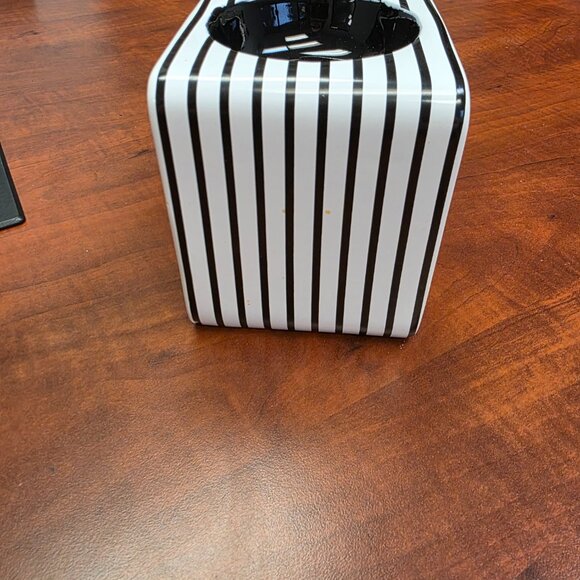 PartyLite Monochrome Pinstripe Fragrance Warmer - Picture 7 of 9